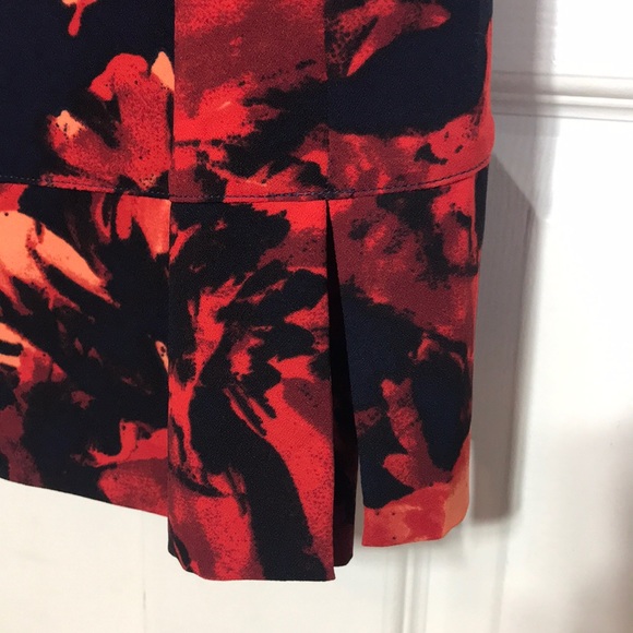 Abstract Florals Dress w/ faux Leather Piping Detail - size Large - Picture 7 of 12